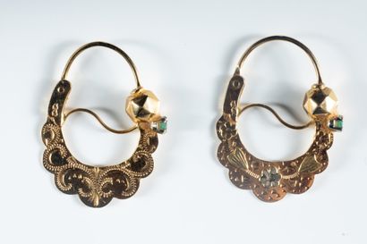Boucles d’oreilles dites « savoyardes » ou...