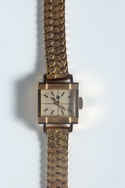 LIP. Montre bracelet de dame en or jaune...
