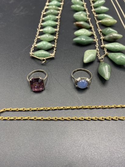 Lot of antique jewelry: brooches, bracelets,...