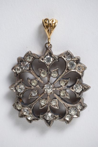 Pendentif ajouré en argent (800 millièmes)...