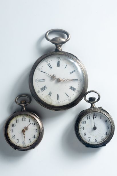 3 montres gousset dont deux cols en argent....