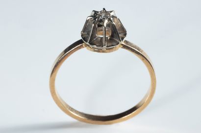 Bague solitaire serti étoilé en or gris et...