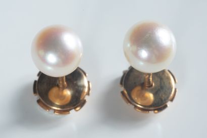 Paire de boucles d’oreilles ornée chacune...