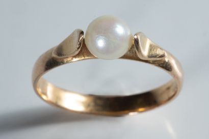 Bague perle de culture blanche d’environ...