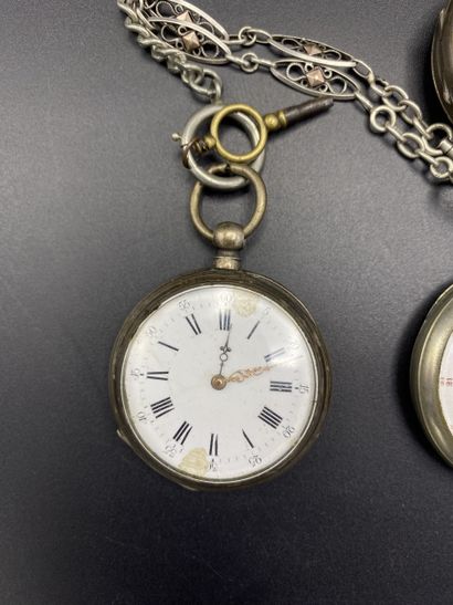 5 montres gousset dont une Oméga. 
Accidenté...