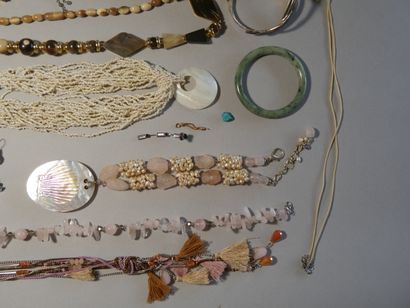 Important lot of costume jewelry including...