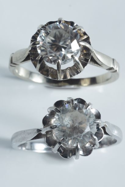 2 bagues solitaire en platine (850 millièmes)...