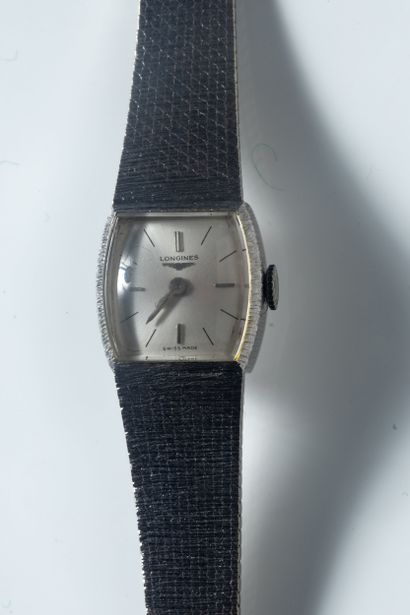 LONGINES. Montre bracelet de dame finition...