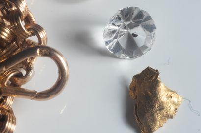 Lot de bijoux accidentés et manques en or...