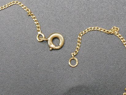 Yellow gold (759 thousandths) chain with...