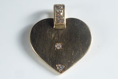 Pendentif « coeur » en or jaune (750 millièmes)...