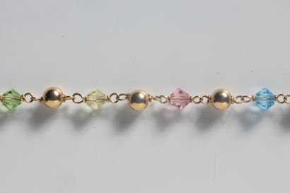 Bracelet orné de perles d’or alternées de...