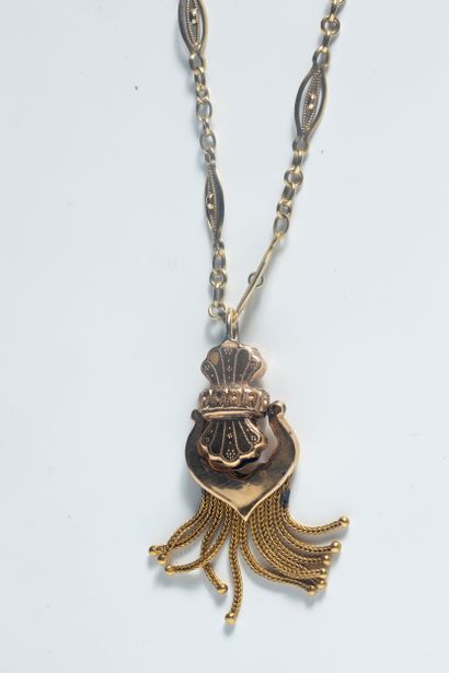 2 bijoux or jaune (750 millièmes):
- Un pendentif...