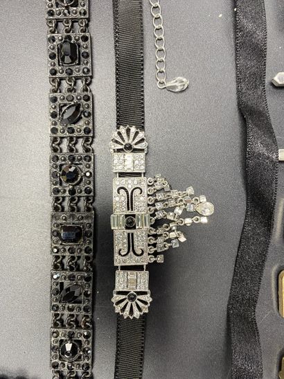 Lot de bijoux fantaisie.