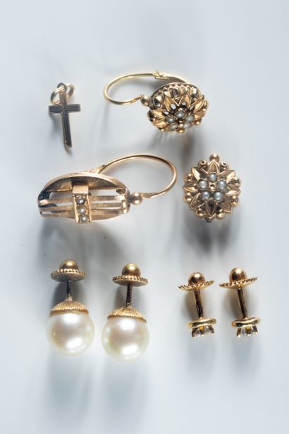 Lot de bijoux en or jaune (750 millièmes)...