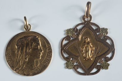 2 médailles en or jaune (750 millièmes) avec...