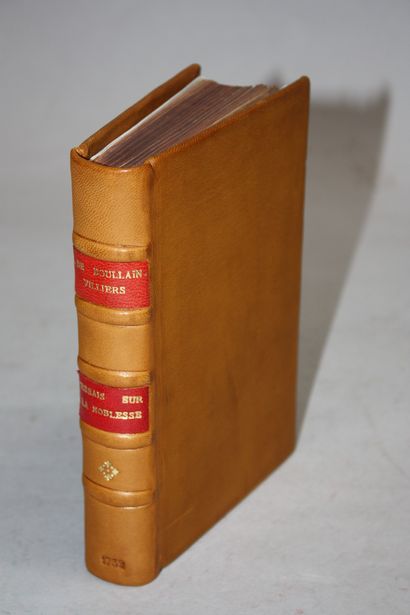 BOULLAINVILLIERS (Comte de). Essais sur la...