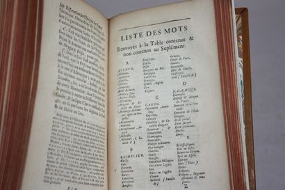 BOULLAINVILLIERS (Comte de). Essais sur la...