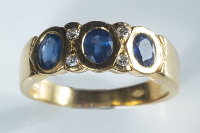 Yellow gold (750 thousandths) band ring set...