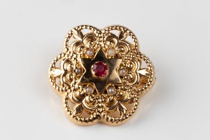 Broche rosace festonnée en or jaune (750...