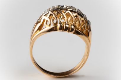 Yellow gold (750 thousandths) curved openwork...