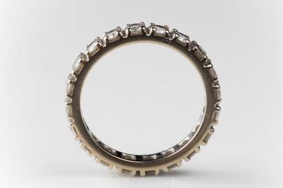 Wedding band in white gold (750 thousandths)...
