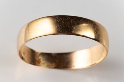 * Wedding band in yellow gold (750 thousandths)....