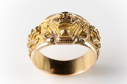 Bague à décor de dragons sur or jaune et...