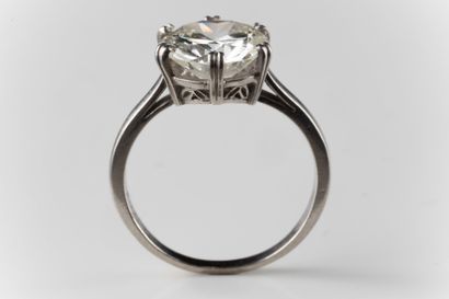 Solitaire ring in platinum (850 thousandths)...
