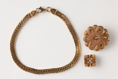 2 pieces of worn and damaged yellow gold...