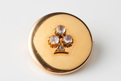 Yellow gold (750 thousandths) round clover...