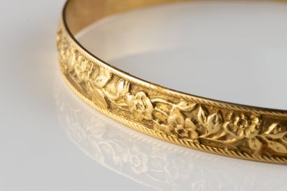 Antique yellow gold (750 thousandths) bangle...
