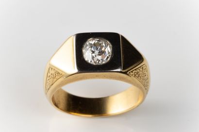 Yellow and white gold (750 thousandths) signet...