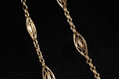 Long sautoir necklace with alternating chain...