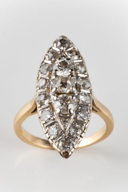 Bague marquise en or gris et or jaune (750...