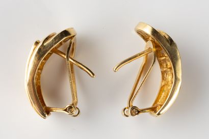 Pair of earrings in yellow gold (750 thousandths)...