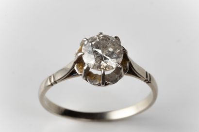 Bague solitaire en platine (850 millièmes)...