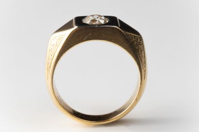 Yellow and white gold (750 thousandths) signet...