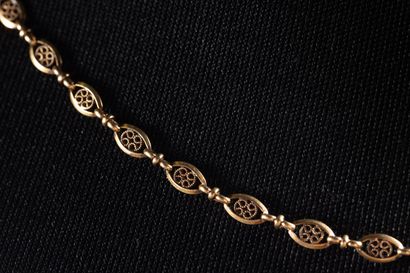 Yellow gold (750 thousandths) filigree mesh...