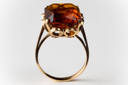 Rectangular ring in yellow gold (750 thousandths)...