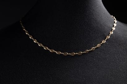 Yellow gold (750 thousandths) filigree mesh...