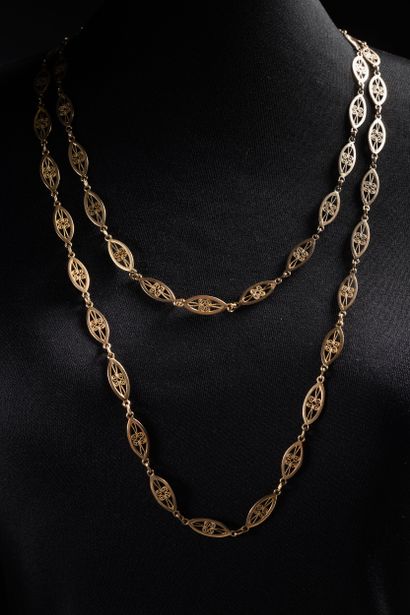Long necklace with filigree links in yellow...