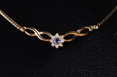 Yellow gold (750 thousandths) necklace centered...