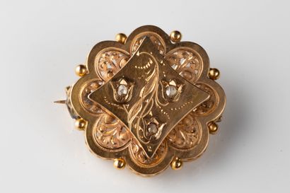 Antique brooch in yellow gold (750 thousandths)...
