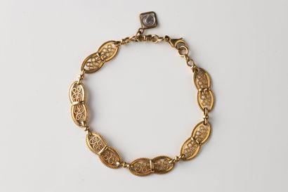 Bracelet maillons filigranés et galbés en...
