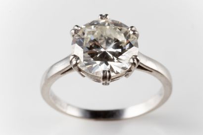 Solitaire ring in platinum (850 thousandths)...