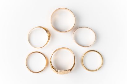 Lot of worn jewelry including wedding rings...