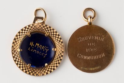Set of 2 pendants:
- One monogrammed, the...