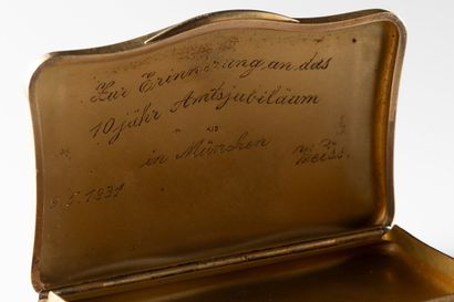 Curved snuffbox or cigarette box in yellow...