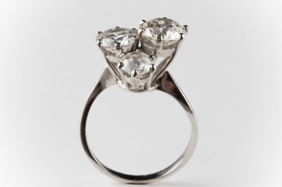 Bouquet ring in white gold (750 thousandths)...